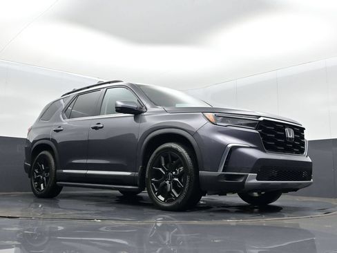 Certified 2025 Honda Pilot Touring image 10