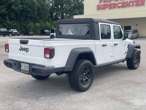 Used 2025 Jeep Gladiator Sport AWD/4WD image 3