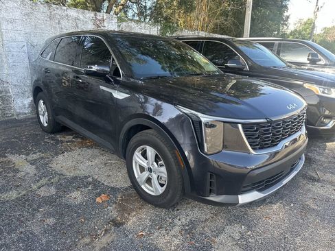 Certified 2025 Kia Sorento LX FWD image 1