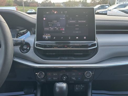 Used 2023 Jeep Compass Limited image 14