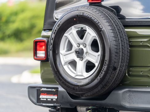 Used 2023 Jeep Wrangler Sport AWD/4WD image 43