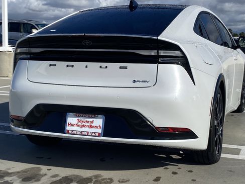 Certified 2025 Toyota Prius Plug-In Hybrid image 4
