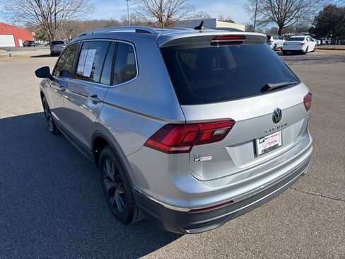 Used 2022 Volkswagen Tiguan SE image 3