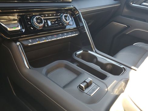 Used 2024 GMC Sierra 2500 AT4X w/ AT4X AEV Edition image 28