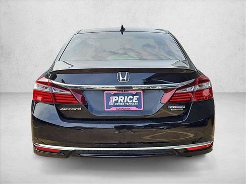 Used 2017 Honda Accord Touring image 7