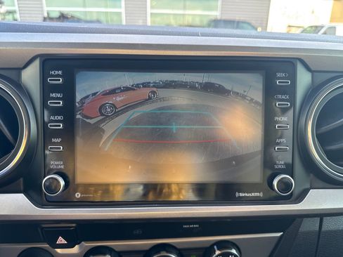 Used 2020 Toyota Tacoma SR5 image 18