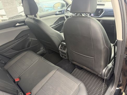 Used 2022 Volkswagen Taos SE image 18