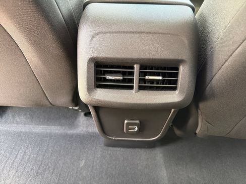 Used 2024 Chevrolet Equinox LT FWD image 34