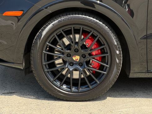 Used 2023 Porsche Cayenne GTS w/ Assistance Package AWD/4WD image 13