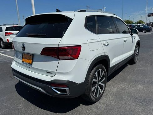 Used 2022 Volkswagen Taos SE AWD/4WD image 3