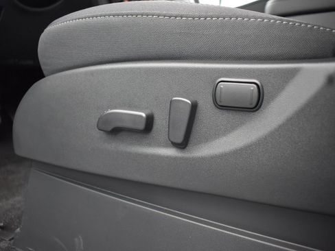 Used 2025 Nissan Frontier SV w/ Tow Package image 27