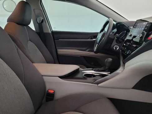 Used 2021 Toyota Camry LE FWD image 21