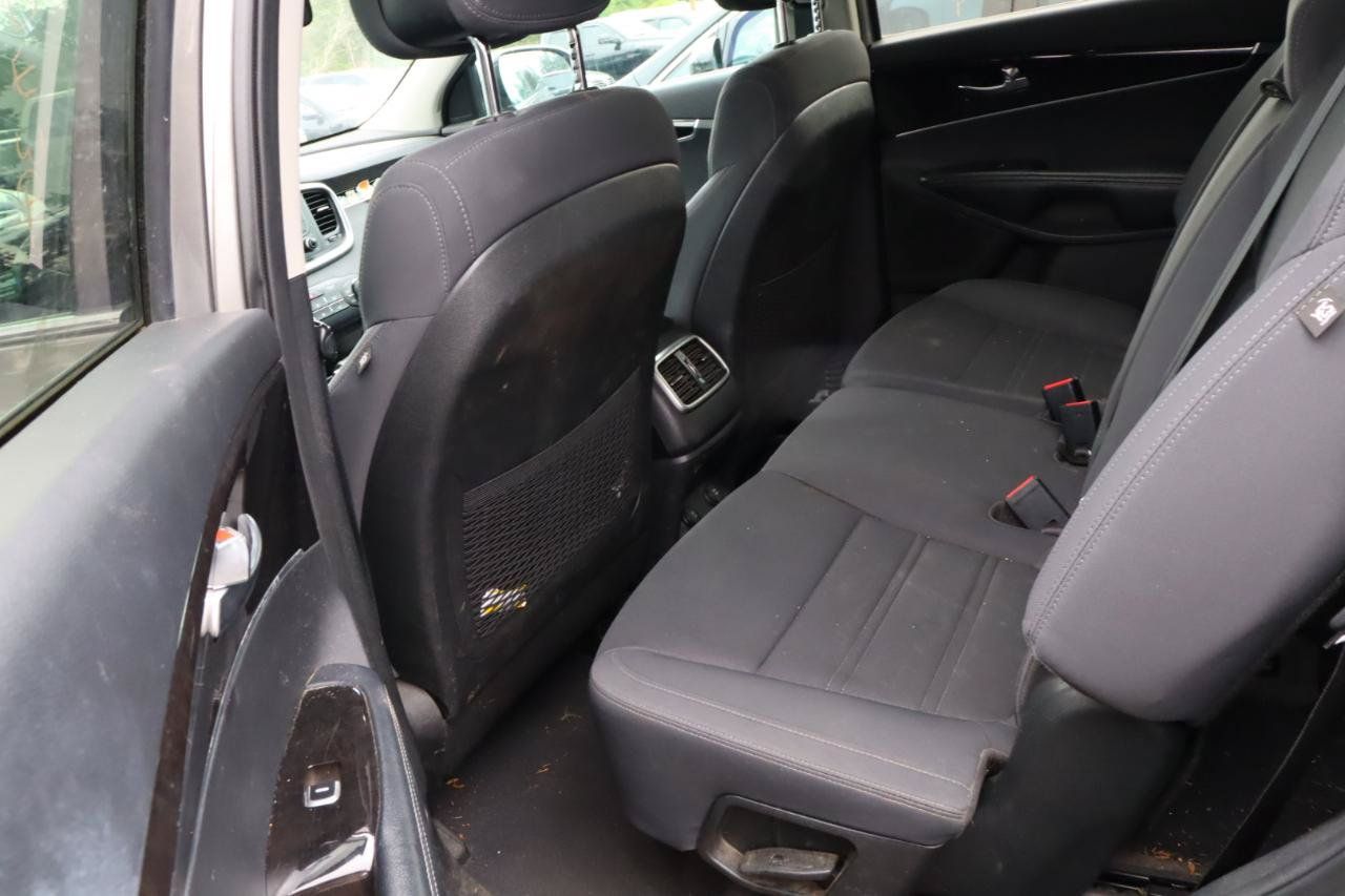 Used 2017 Kia Sorento AWD image 6