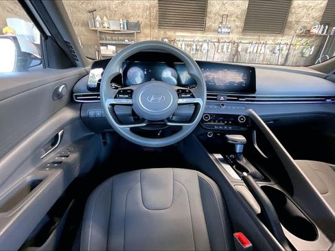 Used 2024 Hyundai Elantra SEL FWD image 14