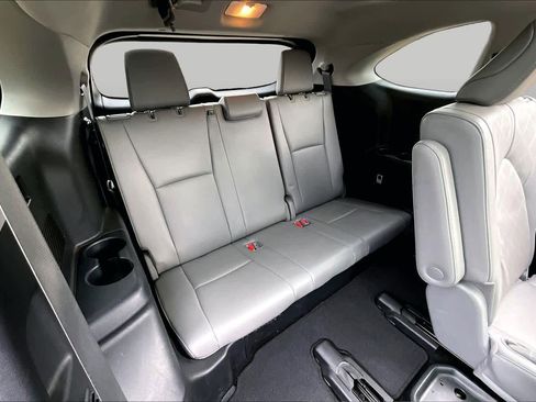 Used 2023 Toyota Highlander Platinum FWD image 20