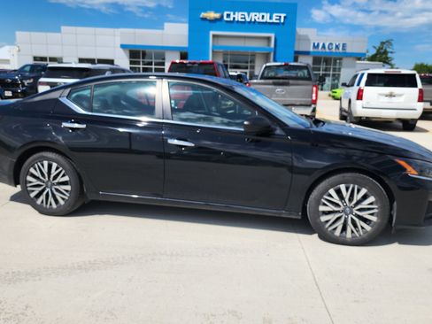 Used 2024 Nissan Altima 2.5 SV FWD image 4