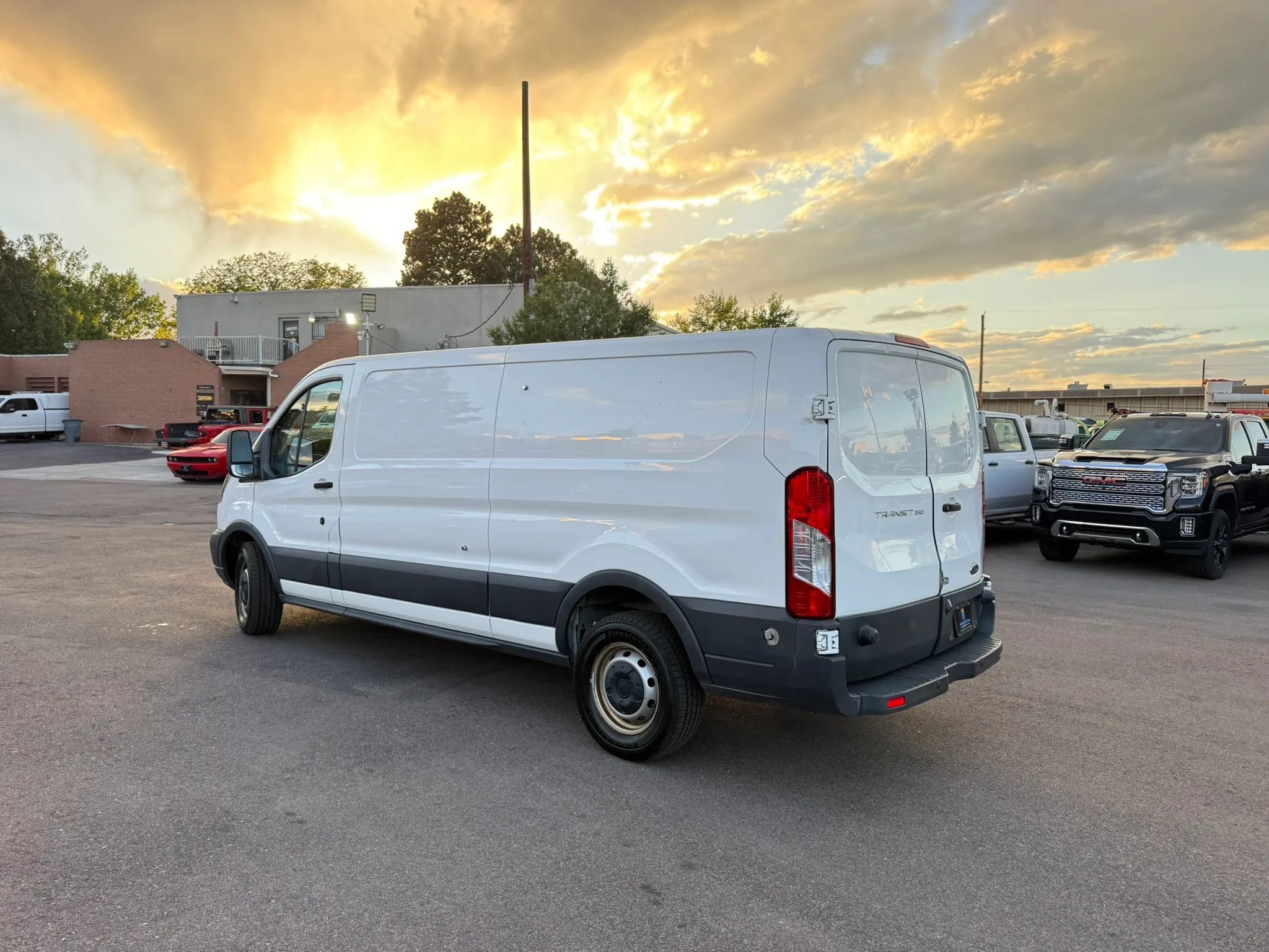 Used 2018 Ford Transit 350 148 Low Roof RWD image 4