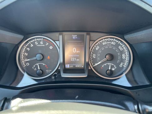 Used 2023 Toyota Tacoma TRD Off-Road image 17