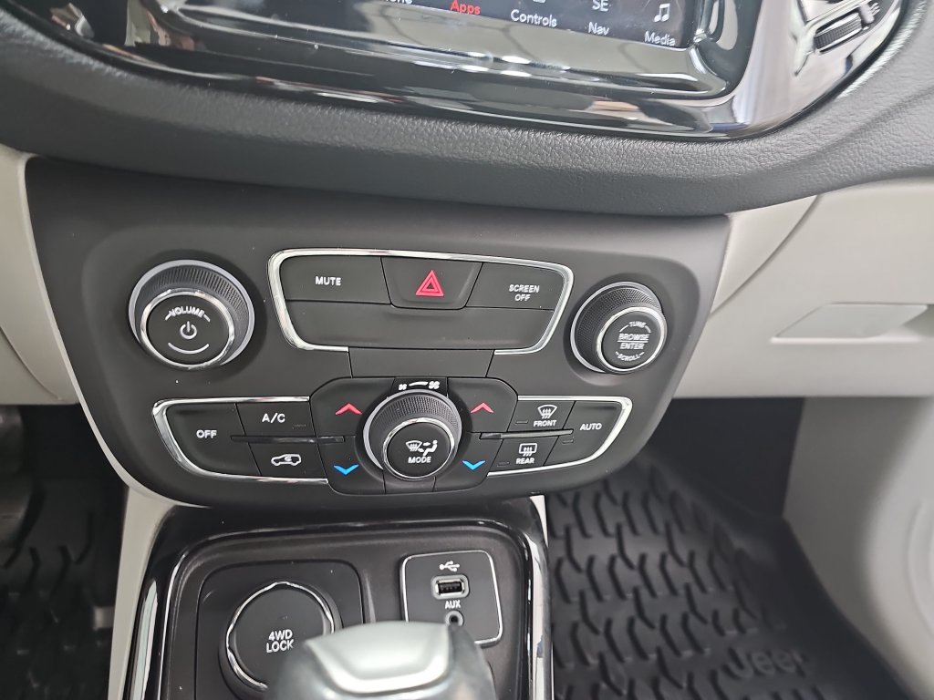 Used 2018 Jeep Compass Limited w/ Navigation Group AWD/4WD image 25