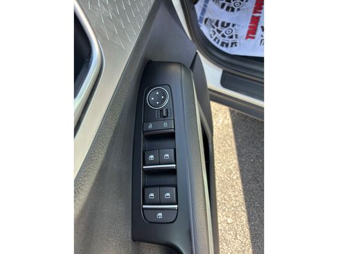 Used 2025 Kia Soul LX w/ LX Technology Package FWD image 22