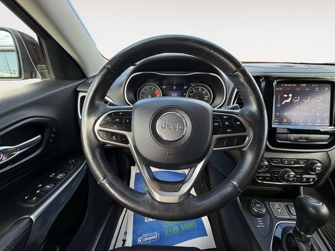 Used 2019 Jeep Cherokee Limited image 13