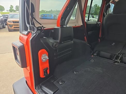 Used 2018 Jeep Wrangler Unlimited Sport S AWD/4WD image 90