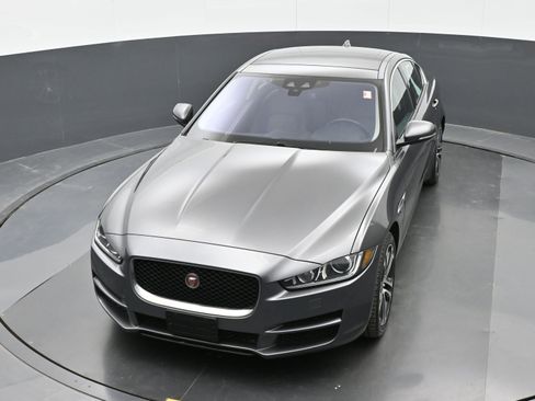 Used 2017 Jaguar XE Premium AWD/4WD image 35