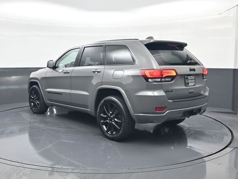 Used 2022 Jeep Grand Cherokee Laredo X image 5