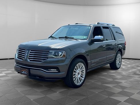 Used 2016 Lincoln Navigator Reserve AWD/4WD image 4