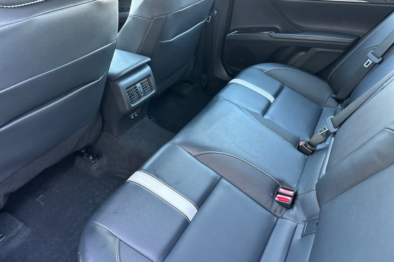Used 2025 Toyota Camry SE w/ Convenience Package FWD image 4