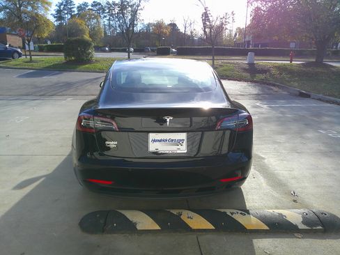 Used 2022 Tesla Model 3 image 9