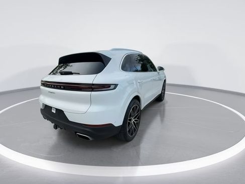 Used 2024 Porsche Cayenne AWD/4WD image 7