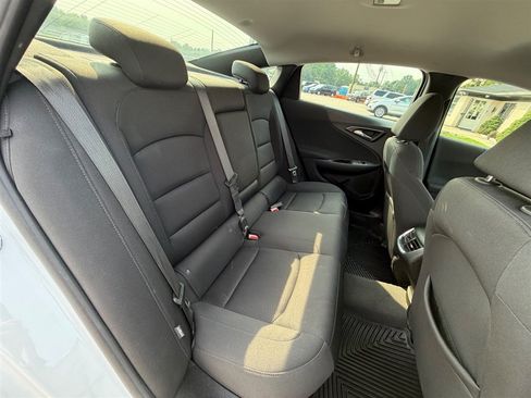 Used 2021 Chevrolet Malibu LT FWD image 17