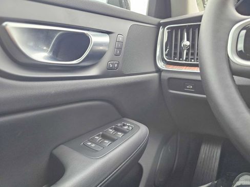 Certified 2025 Volvo V60 B5 Cross Country Plus image 31