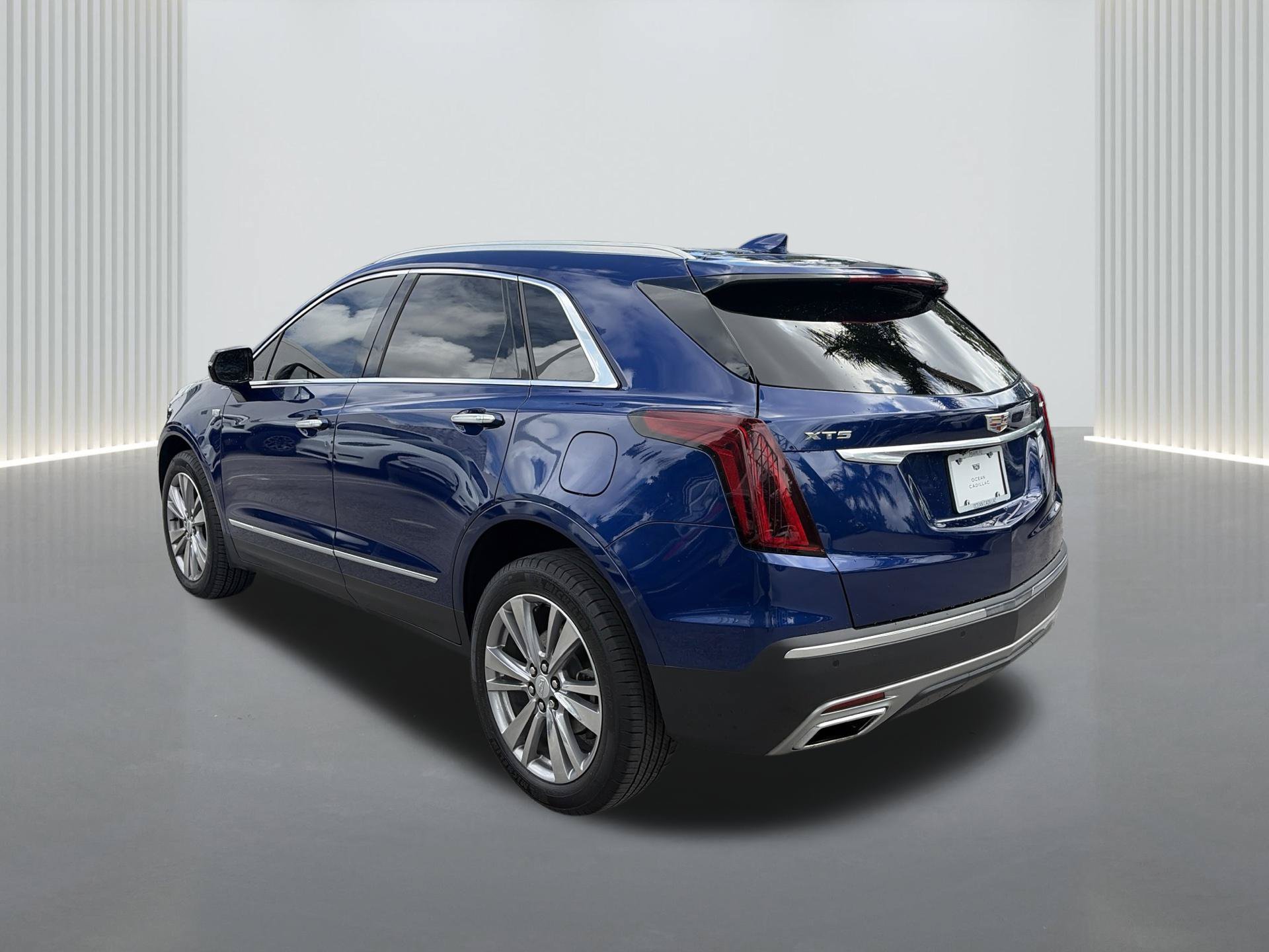 Used 2024 Cadillac XT5 Premium Luxury FWD image 3
