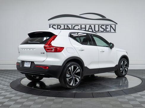 Used 2023 Volvo XC40 B5 Ultimate w/ Climate Package image 5