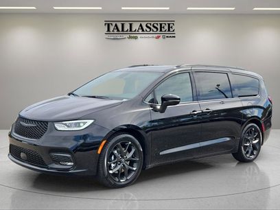 New 2026 Chrysler Pacifica Limited w/ S Appearance Package