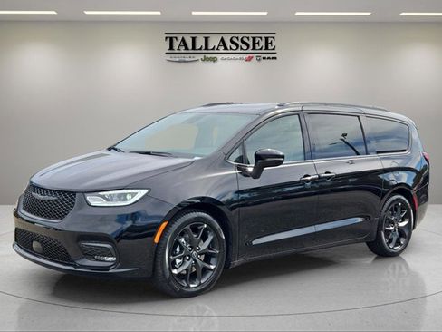 New 2026 Chrysler Pacifica Limited w/ S Appearance Package image 1