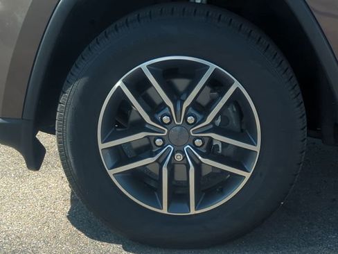 Used 2019 Jeep Grand Cherokee Limited AWD/4WD image 10