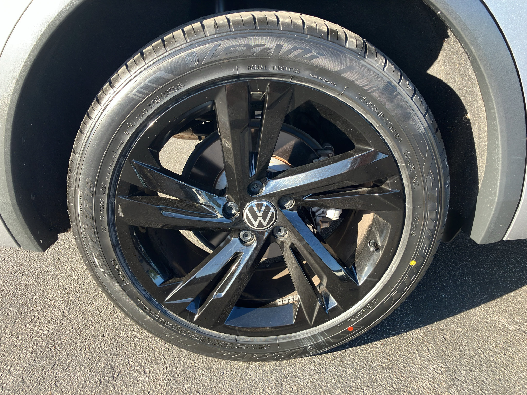 Used 2023 Volkswagen Tiguan SE R-Line FWD image 9