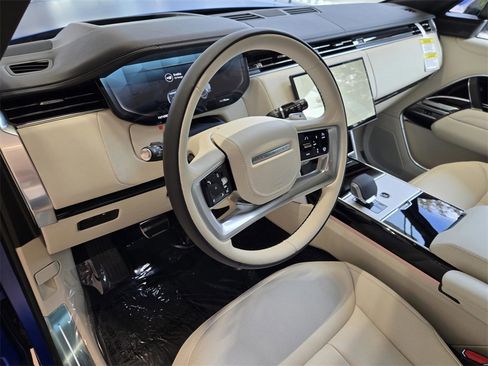 New 2025 Land Rover Range Rover SE image 34