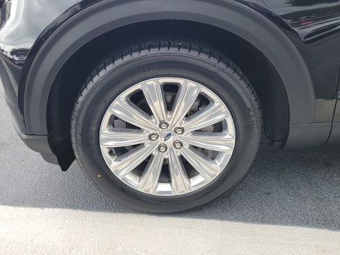 Certified 2023 Ford Explorer Limited w/ Limited Technology Package RWD image 5