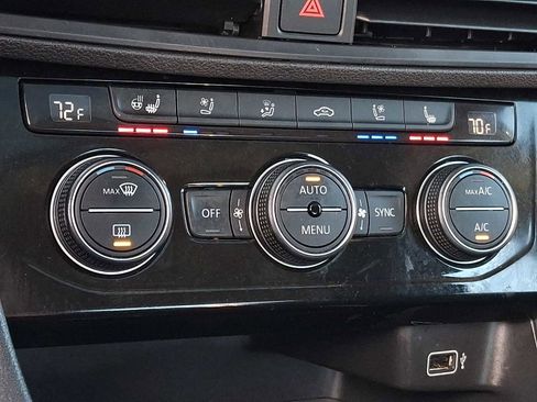 Used 2019 Volkswagen Jetta SEL Premium image 14