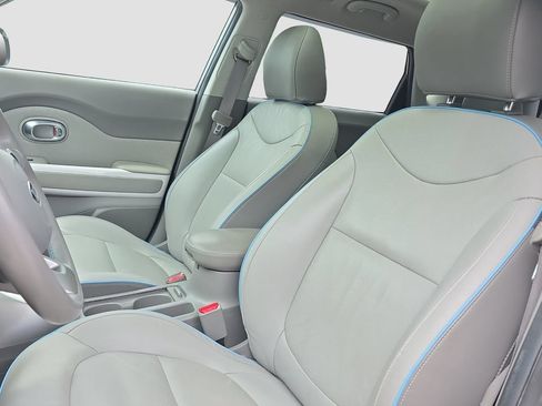 Used 2017 Kia Soul EV + w/ Sun & Fun Package FWD image 7