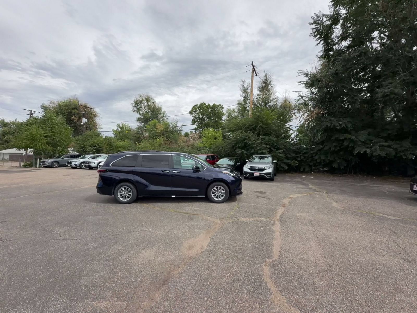 Used 2025 Toyota Sienna XLE FWD image 14