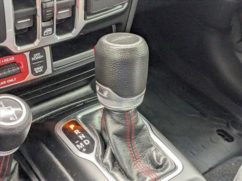 Used 2021 Jeep Gladiator Rubicon AWD/4WD image 11