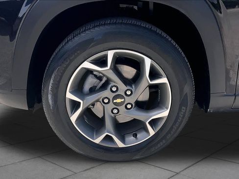 Used 2024 Chevrolet Trax LT w/ LT Convenience Package FWD image 11