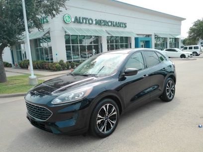Used 2021 Ford Escape SE w/ SE Sport Appearance Package