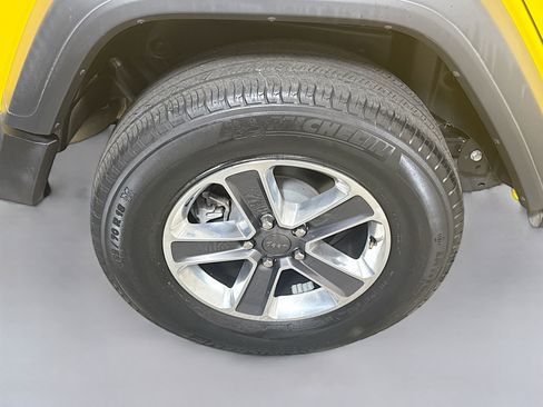 Used 2018 Jeep Wrangler Unlimited Sport image 33