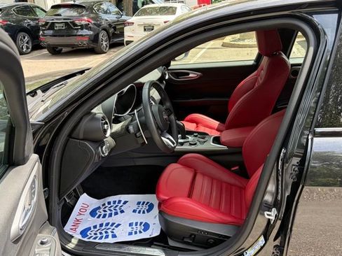 Used 2023 Alfa Romeo Giulia Veloce AWD/4WD image 21